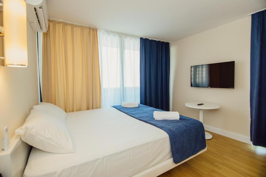 Orbi City Aparthotel Batumi Exterior photo