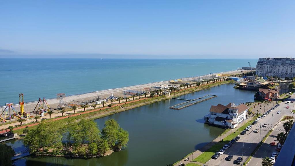 Orbi City Aparthotel Batumi Exterior photo